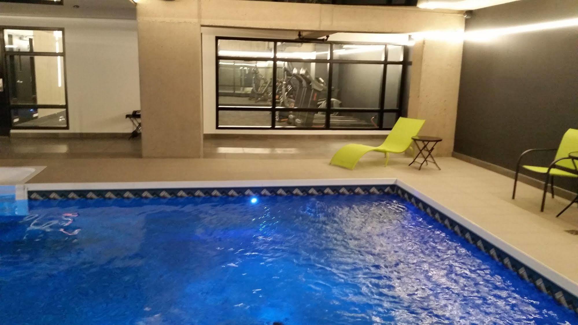 Grand Times Hotel 드럼먼드빌 외부 사진